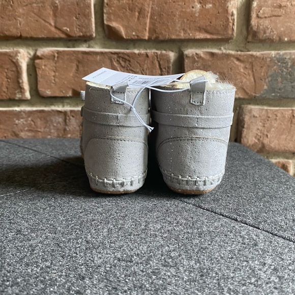 6-12M NWT Old Navy Faux Suede Grey Booties - Picture 5 of 9